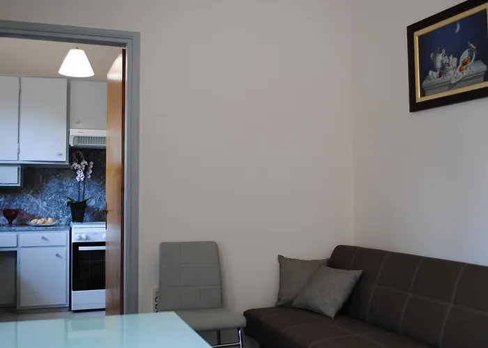 Marita's - Dikastirion Апартаменти *